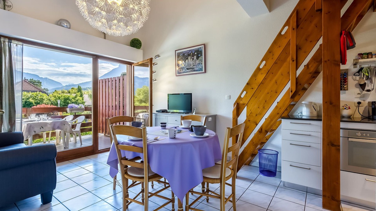 Saint-Jorioz Apartment | Apartment 200m from lake. Fitted to high standard. Mountain views, large balcony