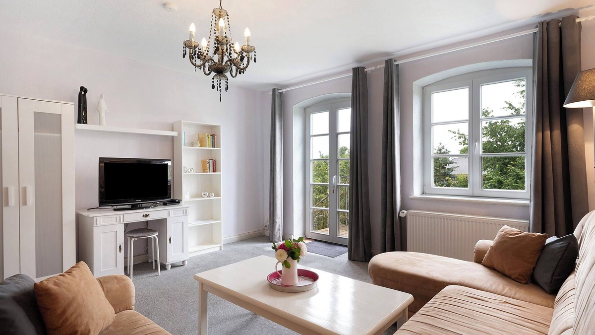 Schlagsdorf Apartment | Apartment '3,5 Zimmer Wohnung' with Shared Garden, Balcony and Wi-Fi