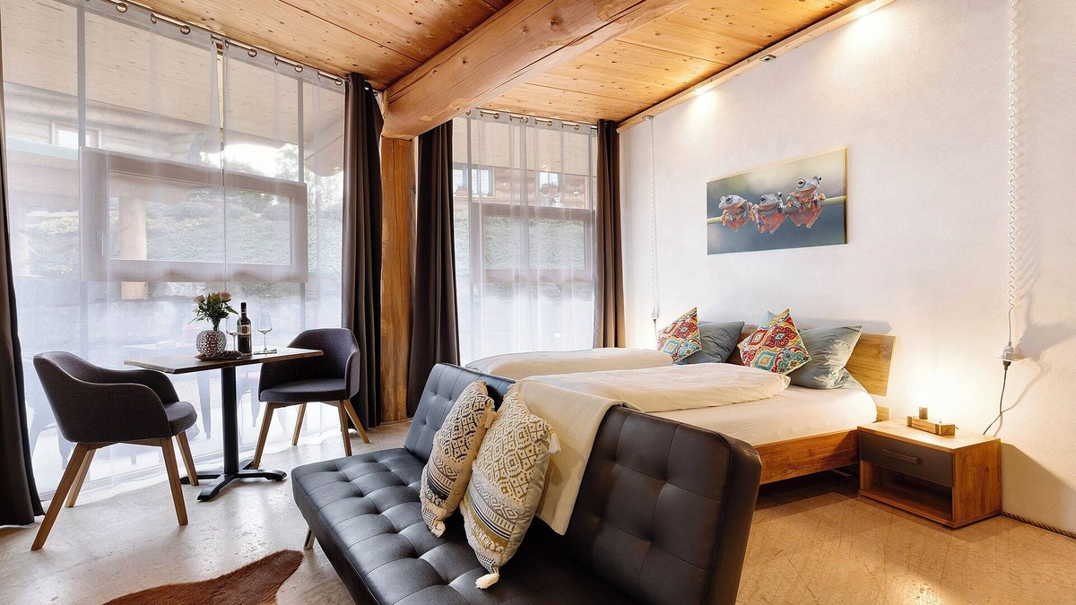 Rosenfeld Apartment | Apartment '-3-die Drei, Studio 35qm' with Private Terrace, Shared Garden and Wi-Fi