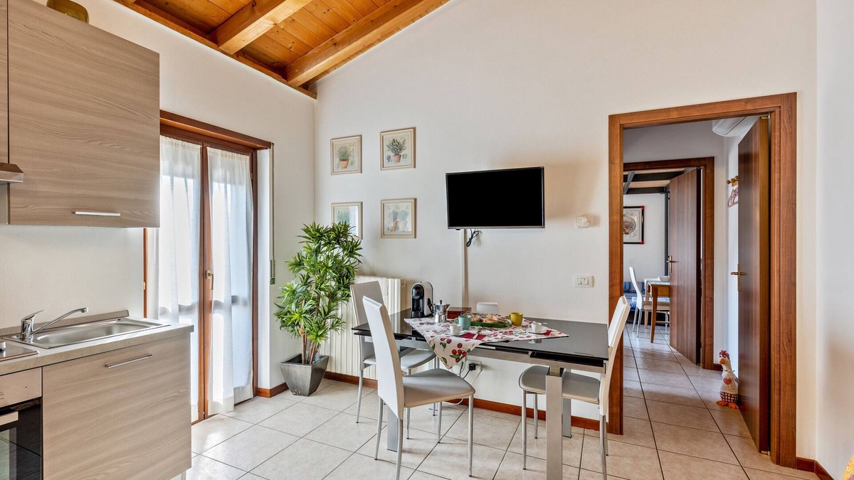 Valeggio sul Mincio Apartment | Apartment '38' with Shared Terrace and Balcony