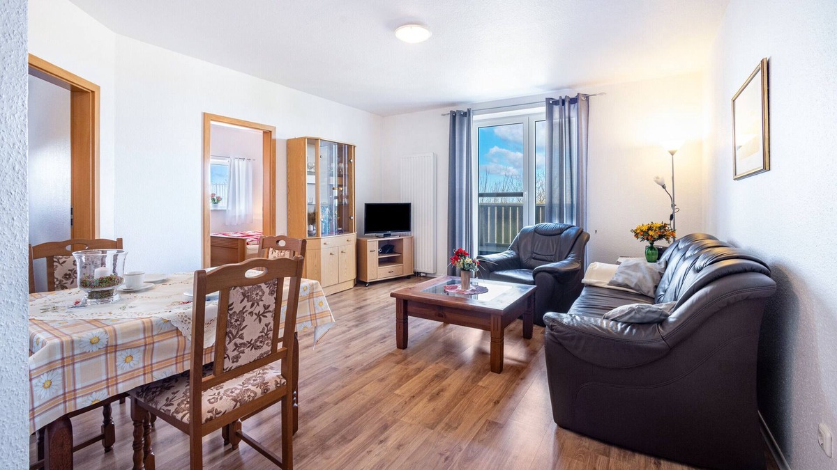 Hillgroven Apartment | Apartment '3-raum Fw 5' with Shared Garden, Balcony and Wi-Fi