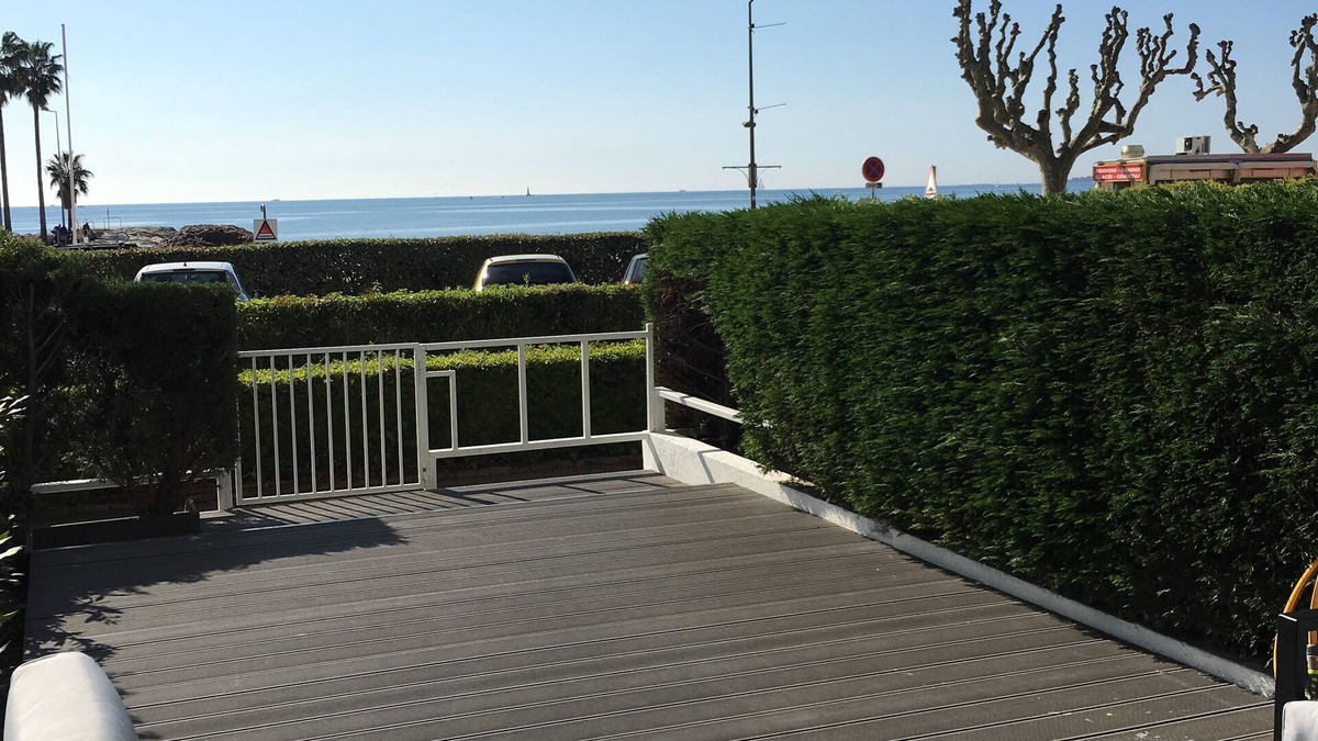 Golfe Juan Apartment | Apartment 34 m² cabin bedroom GOLFE JUAN