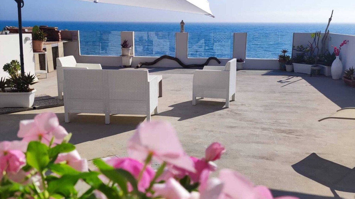 Seccagrande Apartment | "Apartment 4- 5 places" with terrace by the sea, barbecue, chairs, deck chairs.