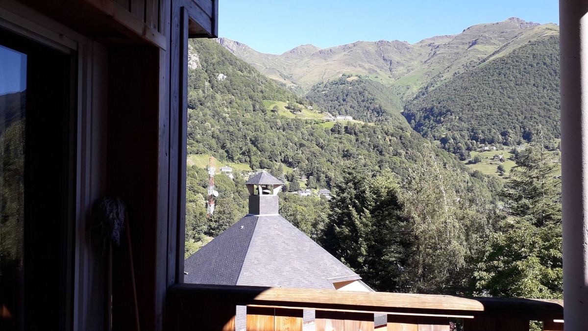Cauterets Apartment | Apartment 4/6 persons 38m2, mountain view heated swimming pool;500 m downtown