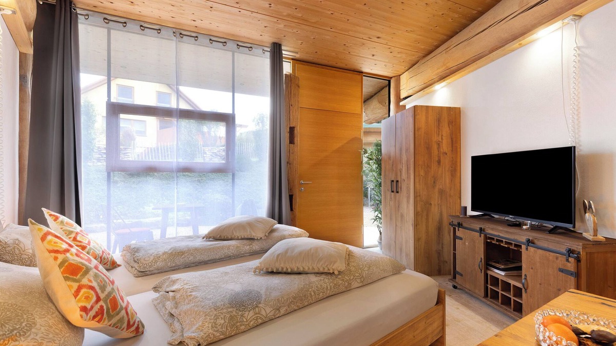 Rosenfeld Apartment | Apartment '-4-die Vier, Studio 25qm' with Private Terrace, Shared Garden and Wi-Fi