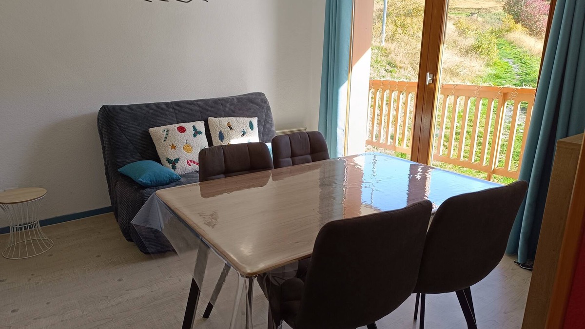 Montgellafrey Apartment | APARTMENT 4 pers/300m OF BALNEOTHERAPY AND SHOPS
