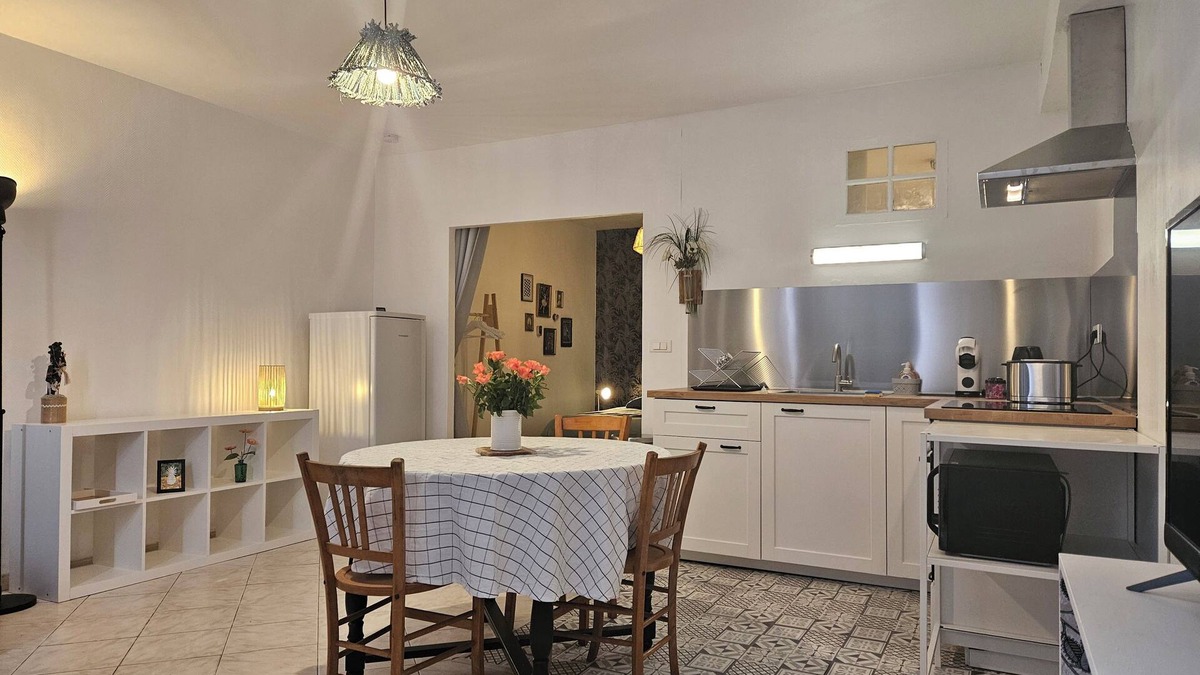 Anatole France Apartment | Apartment 40 m² near the Canal de la Robine