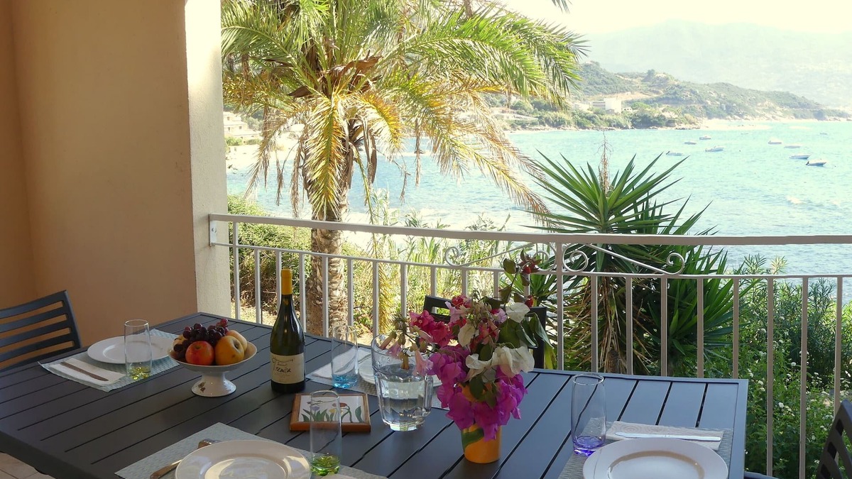 Tiuccia Apartment | APARTMENT (4Rooms) IMPRENABLE VIEW "PIEDS DANS L'EAU N°5 (sleeps 4 to 8)