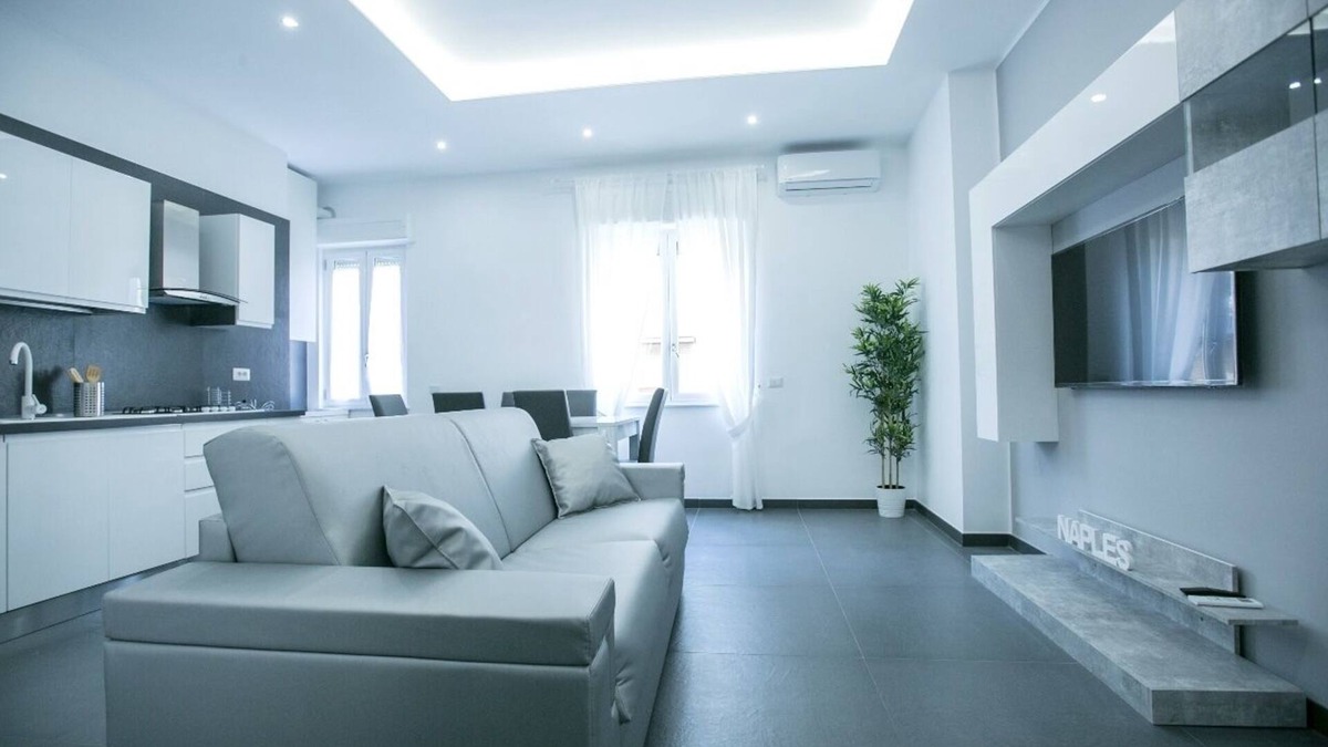 Naples City Centre Apartment | Apartment 50 meters from Central Station! Ideal for both families and friends