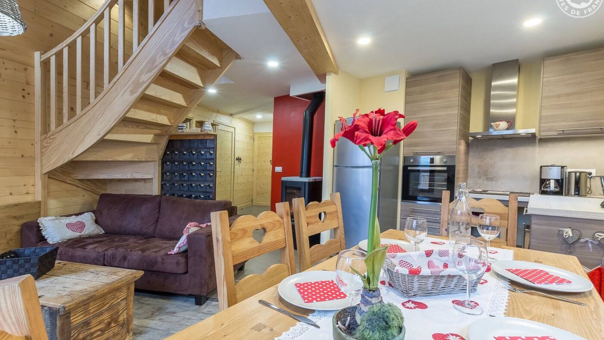 Sollieres-Sardieres Cottage | Apartment 6 persons "la Parrachée" 4 stars