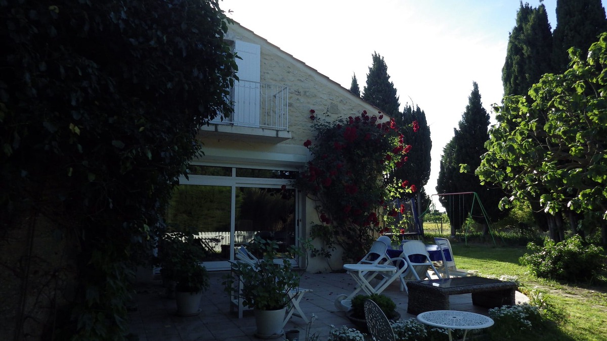 Caderousse Apartment | Apartment 6 people in an authentic Provencal Mas with large swimming pool
