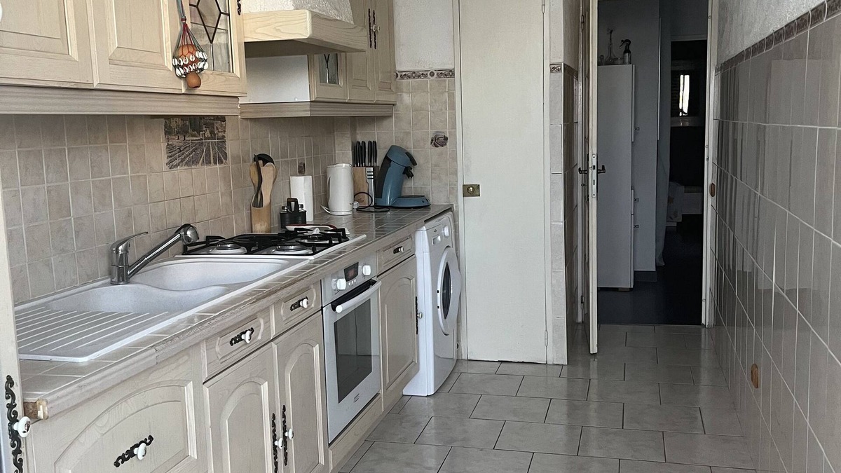Saint-Antoine Apartment | Apartment 6pers in private residence : Marseille