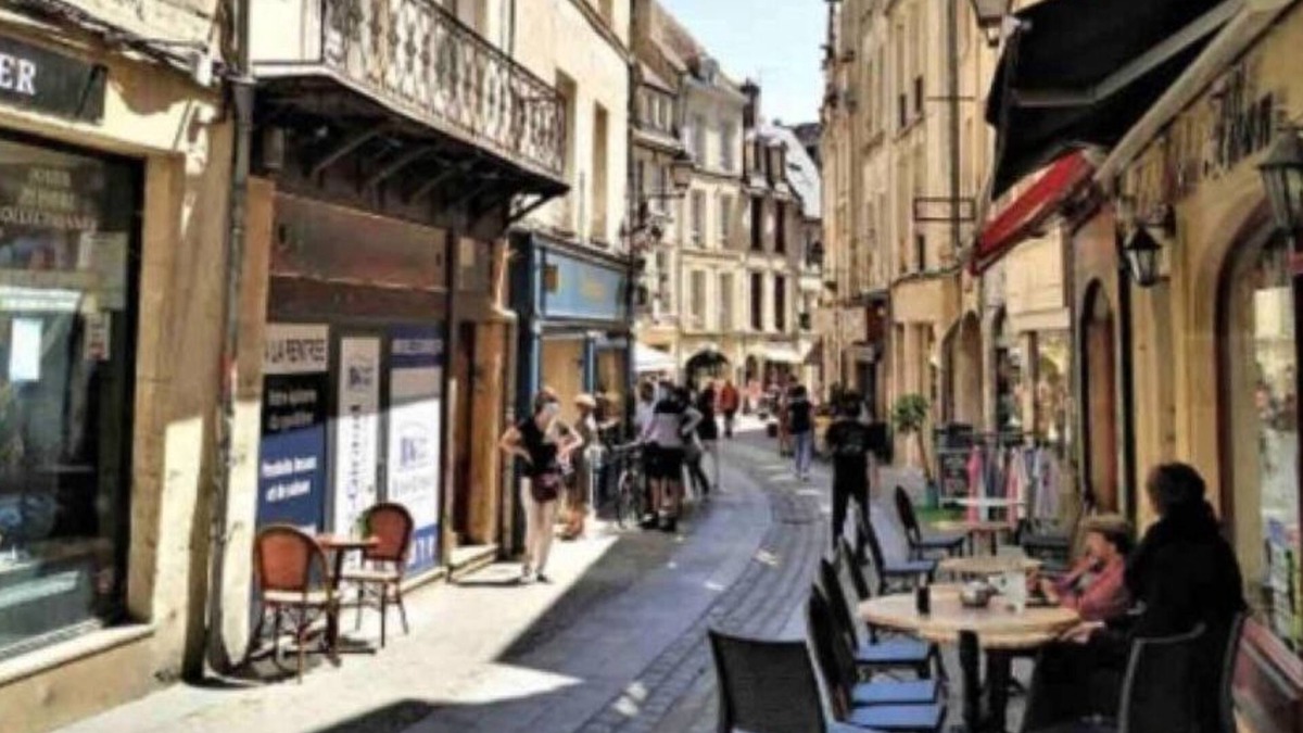 Sainte-Therese Apartment | Apartment 80 m², 2 bedrooms, Caen center, private parking, balcony, elevator,