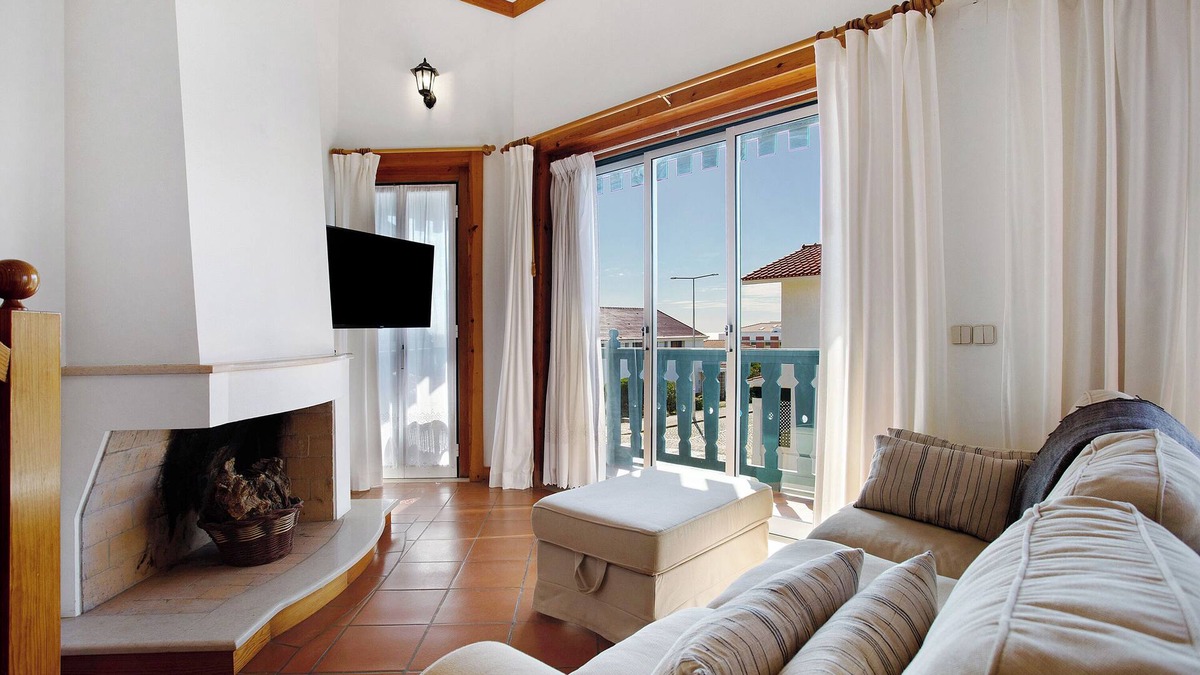 Sao Pedro de Muel Apartment | Apartment 'A Casa Da Concha' with Sea View, Balcony and Wi-Fi
