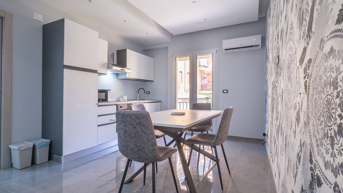 Chianchitta-Pallio Apartment | Apartment "A Due Passi dal Mare" with Mountain View, Balcony & Wi-Fi