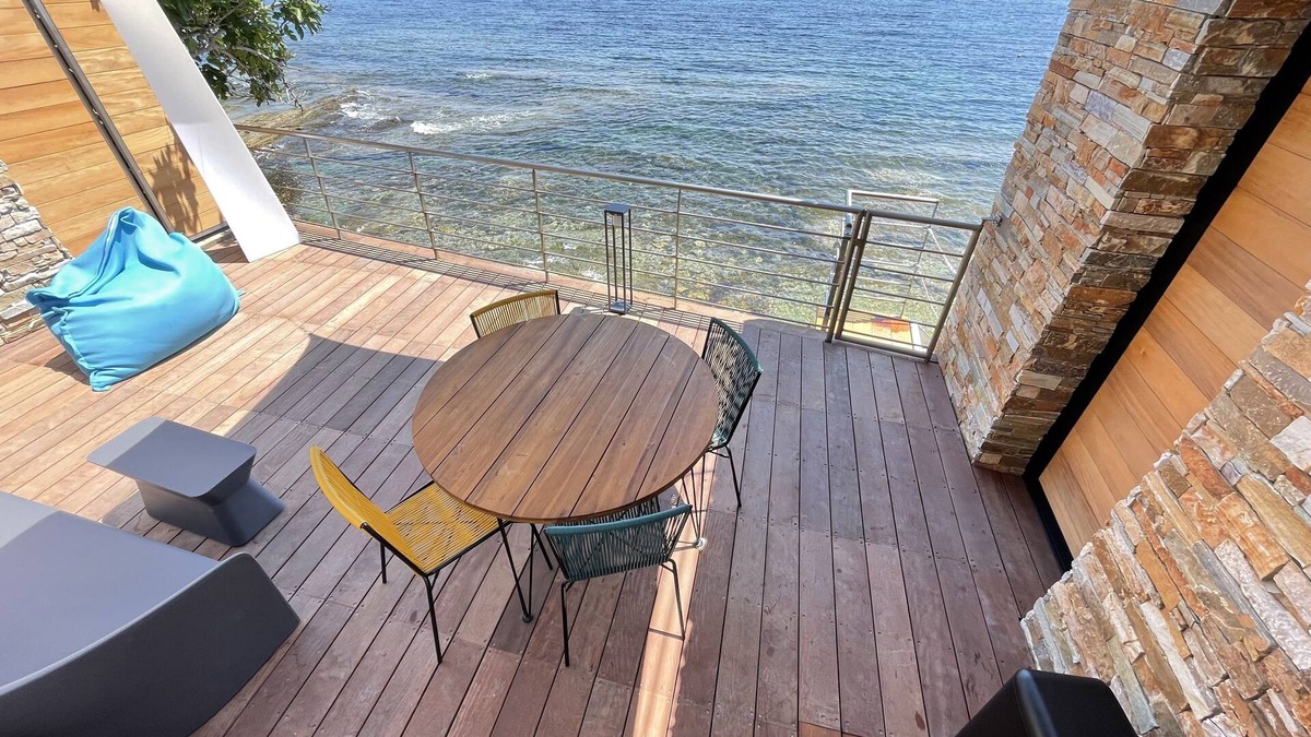 Miomo House | Apartment ALL COMFORT, TERRACE and DIRECT SEA ACCESS, FEET IN THE WATER