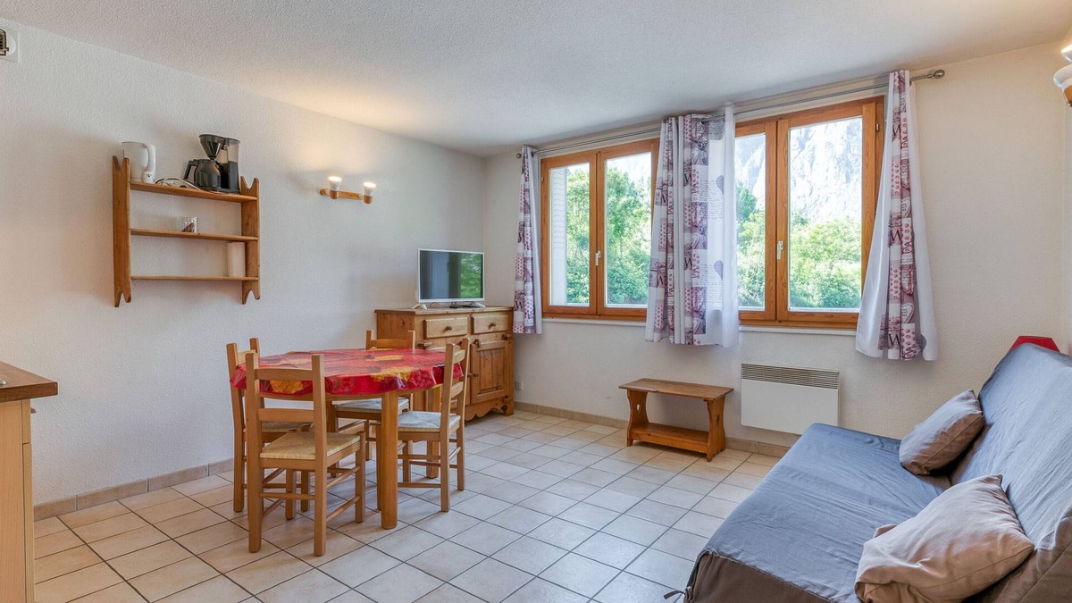 Le Bourg-d'Oisans Apartment | Apartment 'A4 Lapin' with Mountain View, Shared Garden and Wi-Fi