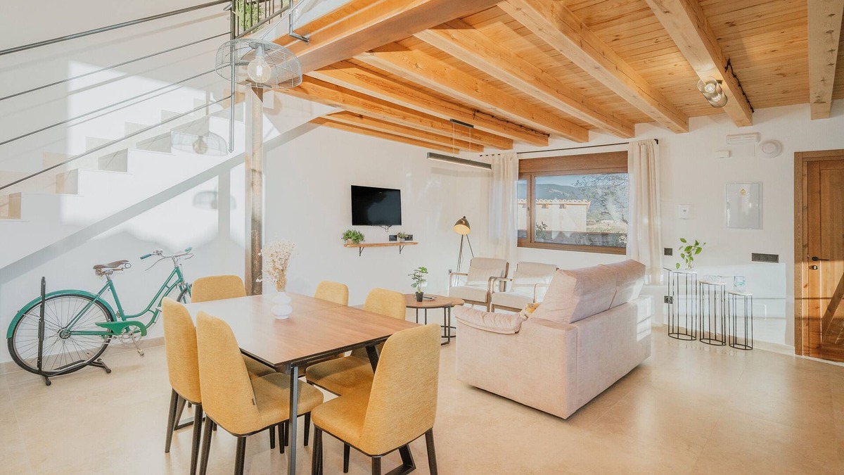 Aldeasaz Apartment | Apartment 'Acebos' with Mountain View, Wi-Fi and Air Conditioning