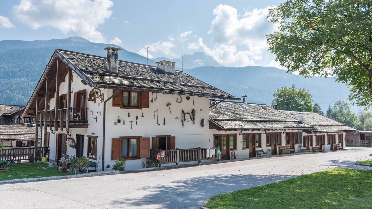 Pinzolo Apartment | Apartment 'Adamello 12' with Wi-Fi