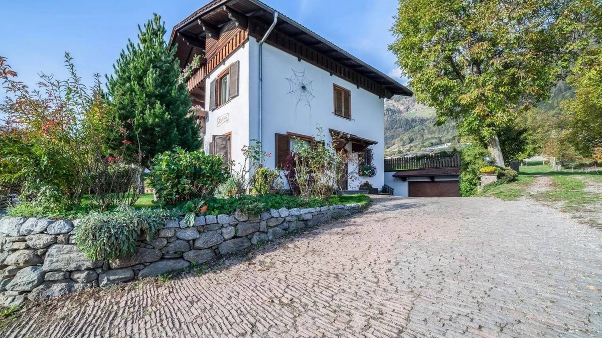 Tirolo Apartment | Apartment 'Adang Ferienwohnung Fernblick' with Mountain View, Shared Garden and Wi-Fi