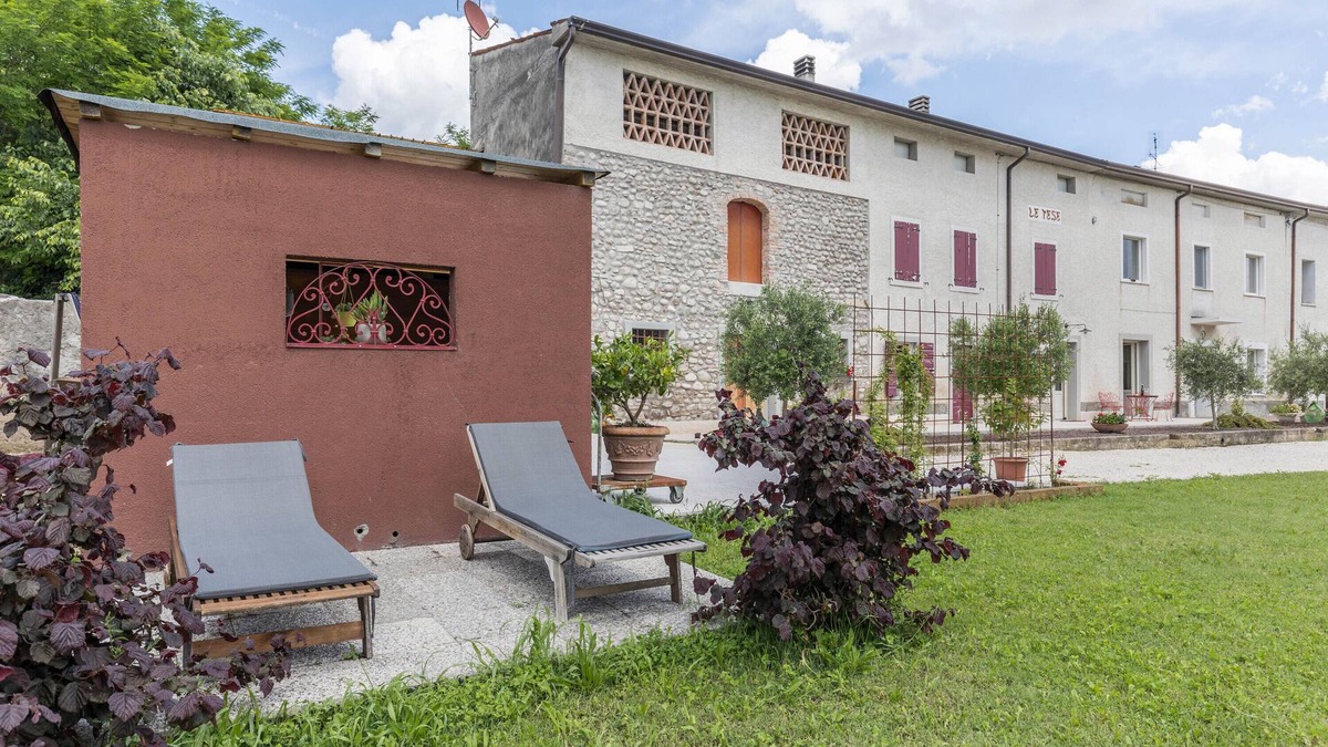 Sona Apartment | Apartment 'Agriturismo Tenuta Corte Tese' with Shared Garden and Air Conditioning
