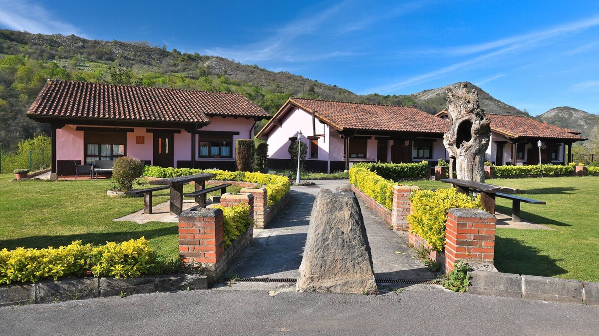 Avin Apartment | Apartment 'Aires De Avín 2' with Mountain View, Private Terrace and Wi-Fi