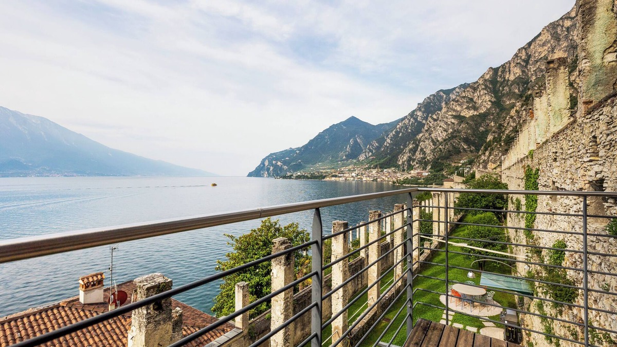 Limone sul Garda Apartment | Apartment 'Alba' with Lake View, Wi-Fi and Air Conditioning