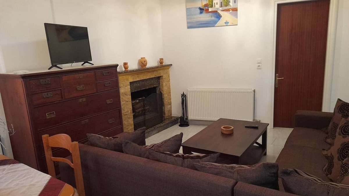 Peroulades Apartment | Apartment 'Alexandros' with Private Terrace, Wi-Fi and Air Conditioning