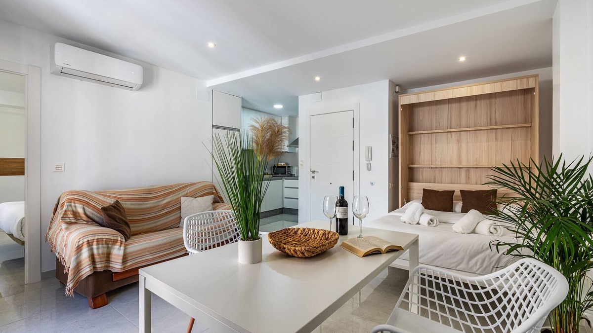 Alcala la Real Apartment | Apartment 'Alojamiento Privilegio de Alcalá' with Balcony, Wi-Fi and Air Conditioning