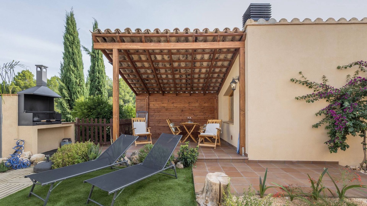 San Martin Sarroca Apartment | Apartment 'Amb Piscina Alta' with Private Pool, Wi-Fi, and Air Conditioning