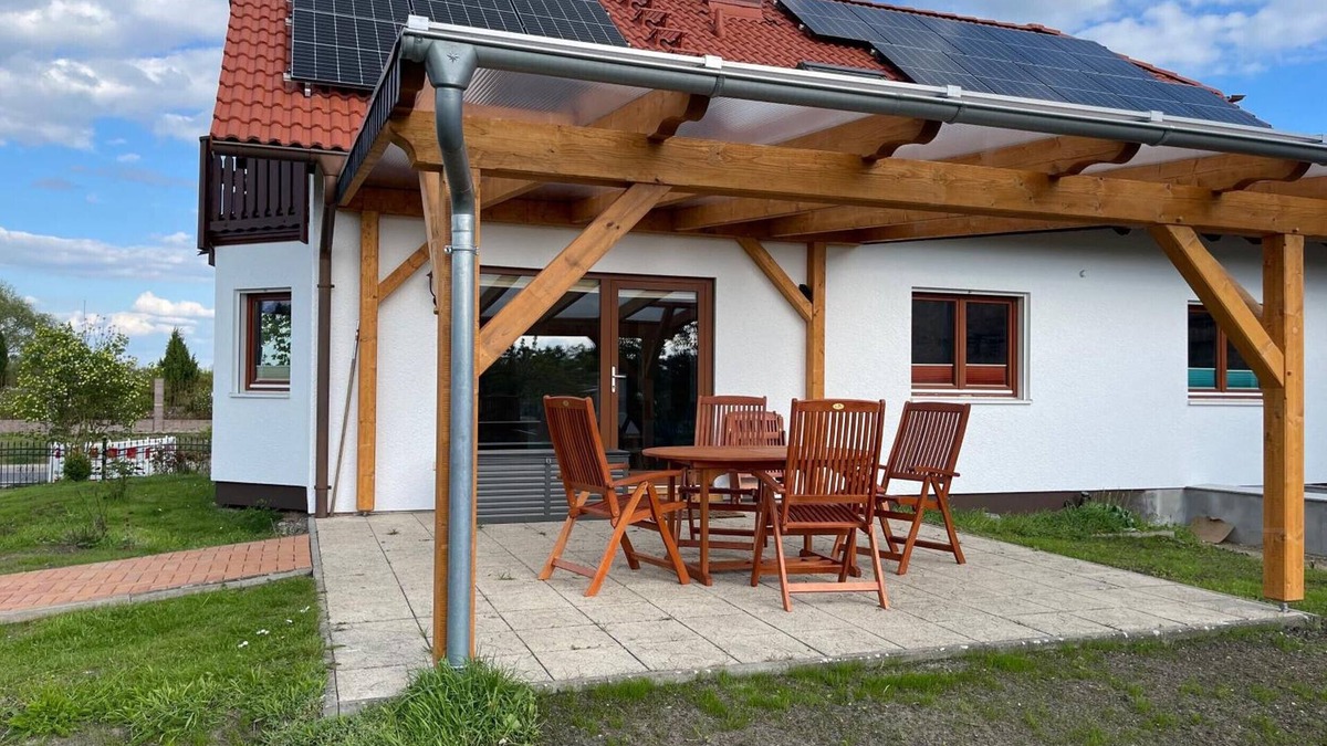 Oberuckersee Apartment | Apartment 'Am Gallowayhof' with private terrace, private garden and Wi-Fi
