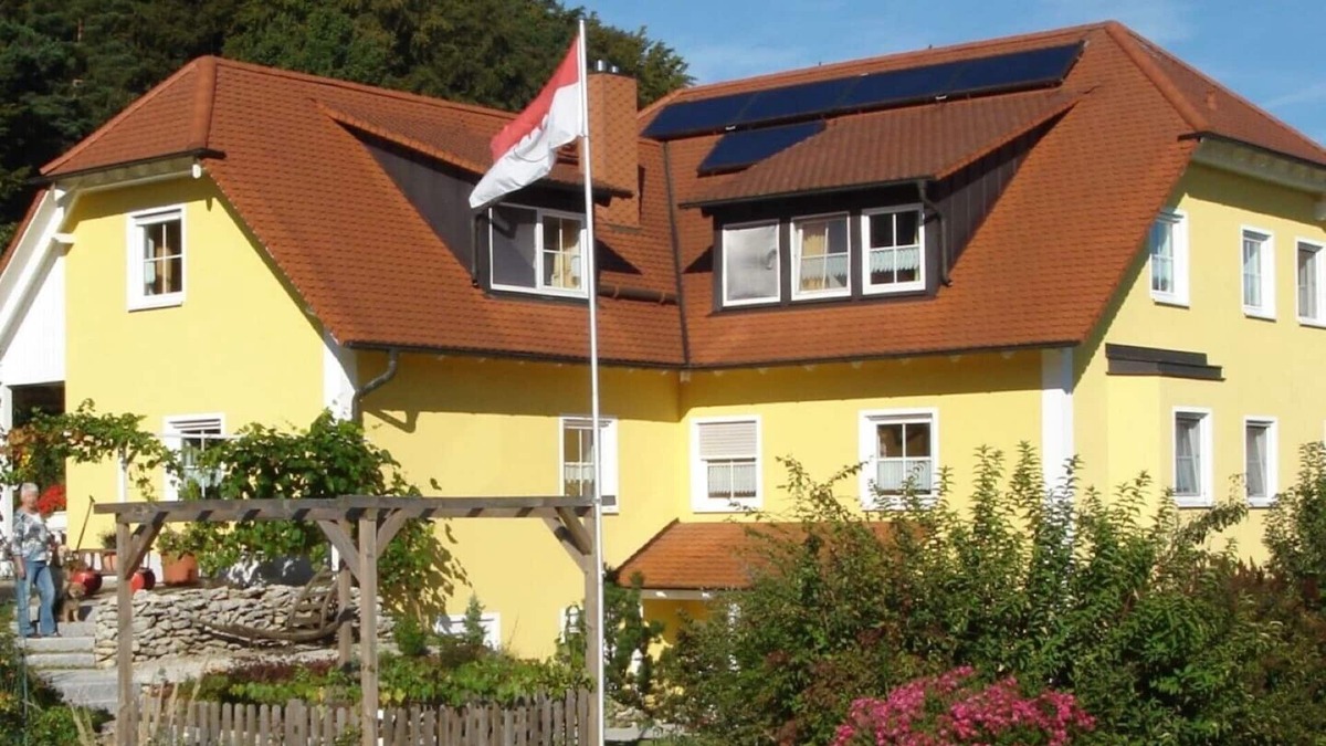 Leutenbach Condo | Apartment am Kirschgarten 4 - star - luxury on 78 square meters - with balcony and garden