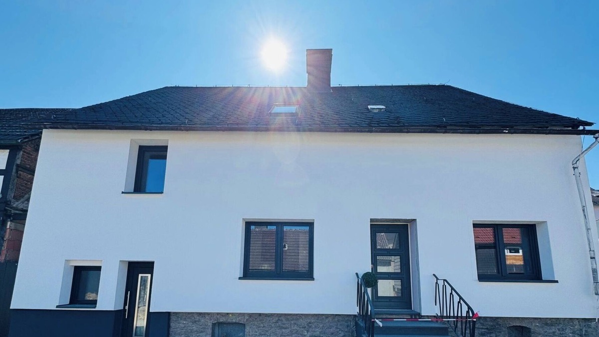 Ortsmitte House | Apartment 'Am Südwall Rechts, 140qm' with Private Terrace, Shared Garden and Wi-Fi