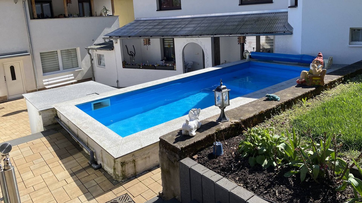 Kranichfeld Apartment | Apartment "An Der Niederburg" with Shared Pool, Shared Terrace & Wi-Fi