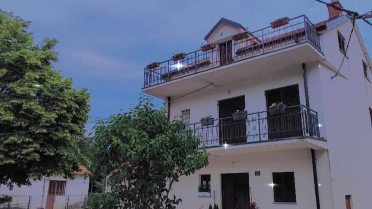 Vrlika House | Apartment and Room Mare Vrlika - Double Bedroom with Terrace and External Kitchenette