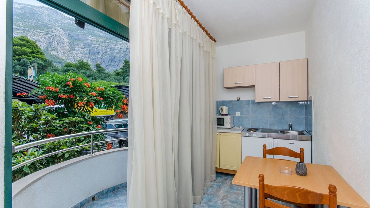 Bili brig Apartment | Apartment and Rooms Ivan (45191-A9) - Makarska