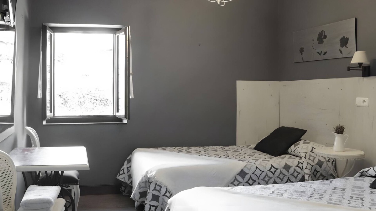 Deba Apartment | Apartment 'Andutz' with Mountain Views, Private Garden and Wi-Fi