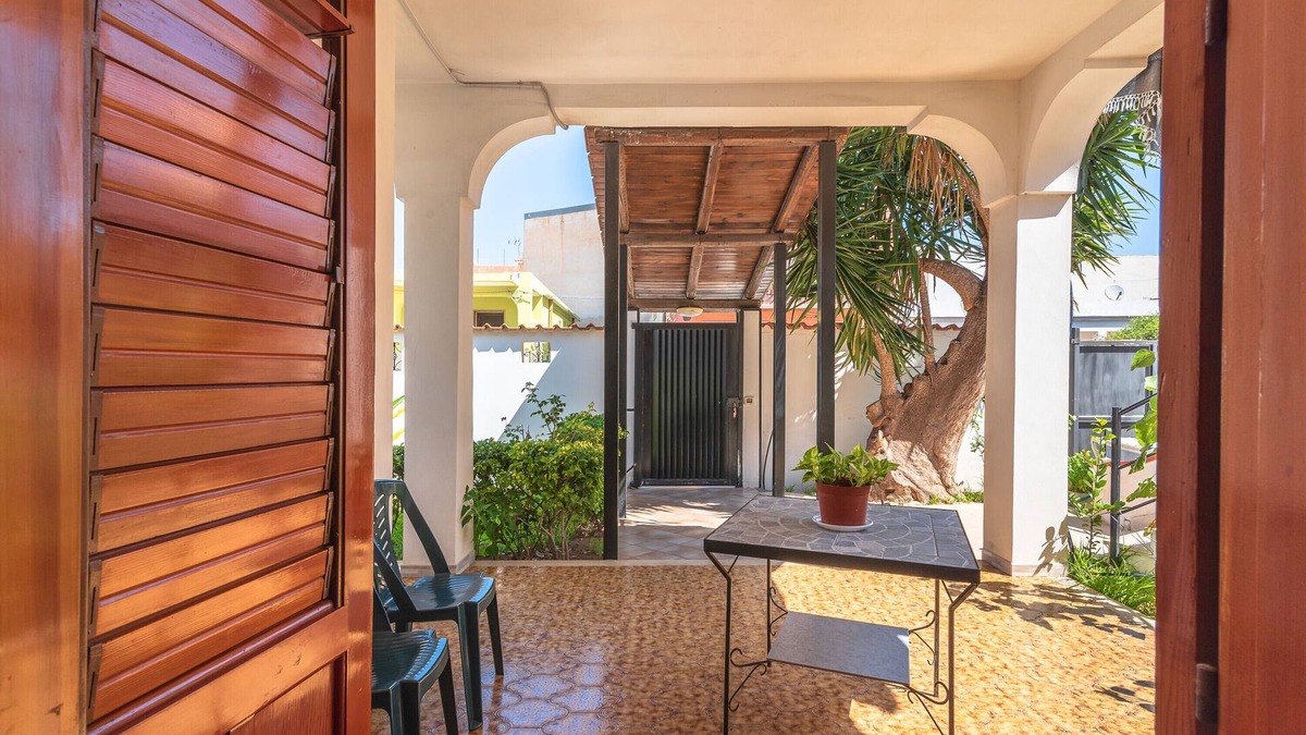 Avola Apartment | Apartment "Angela ad Avola" with Shared Covered Terrace & A/C