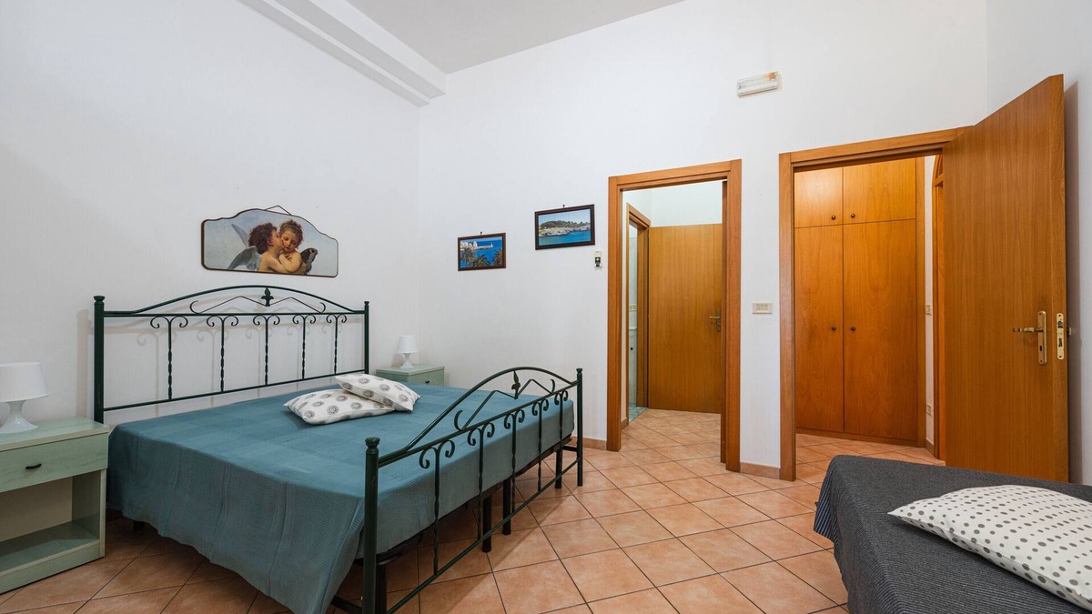 Cocumola Apartment | Apartment 'Angeli Nel Salento - Casa Vacanza 1' with Shared Terrace, Wi-Fi and Air Conditioning