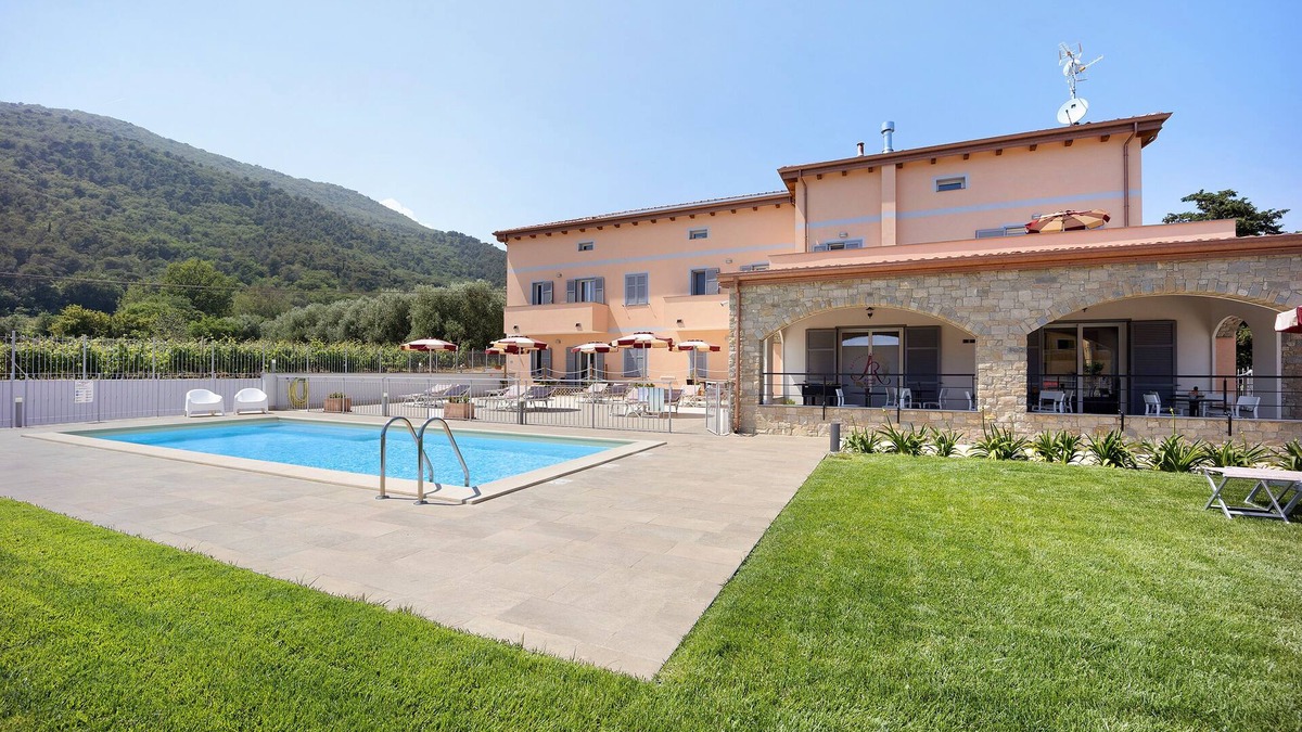 Andora Apartment | Apartment 'Antichi Ricordi - Il Frantoio' with Shared Pool, Wi-Fi and Air Conditioning