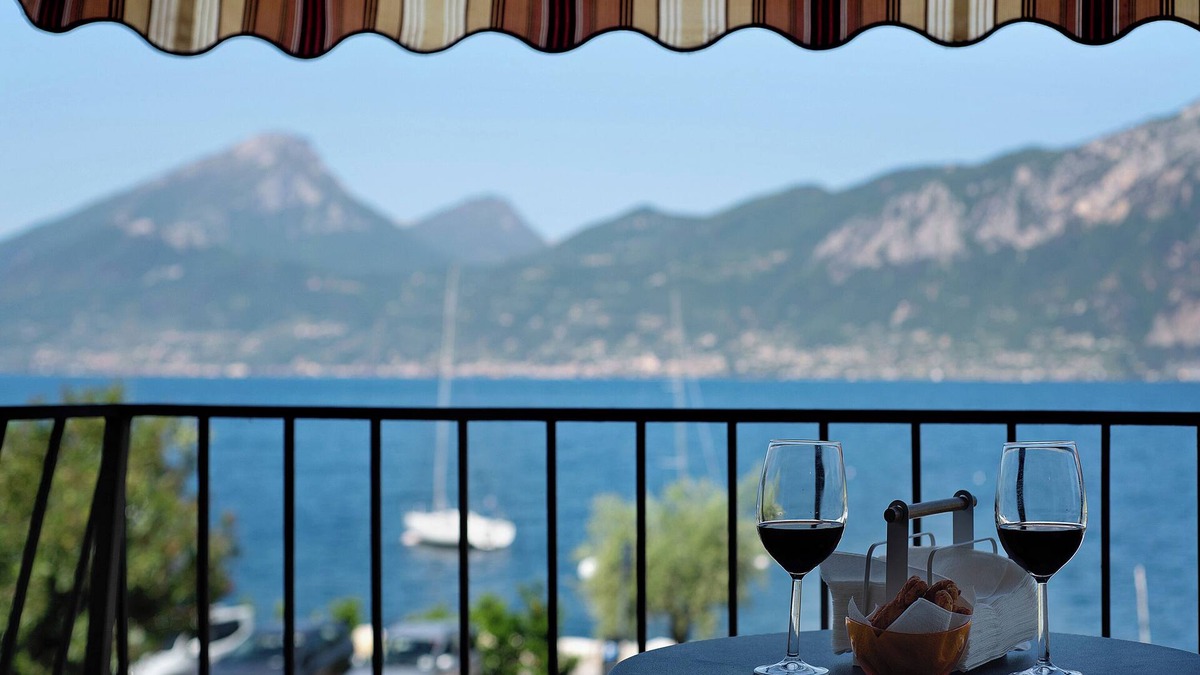 Brenzone sul Garda Apartment | Apartment 'Appartamento Marilu' with Lake View, Wi-Fi and Air Conditioning