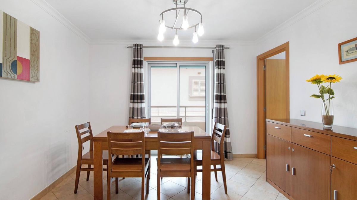 Vila Real Santo Antonio Apartment | Apartment "Apartamento Girassol" with Wi-Fi & A/C