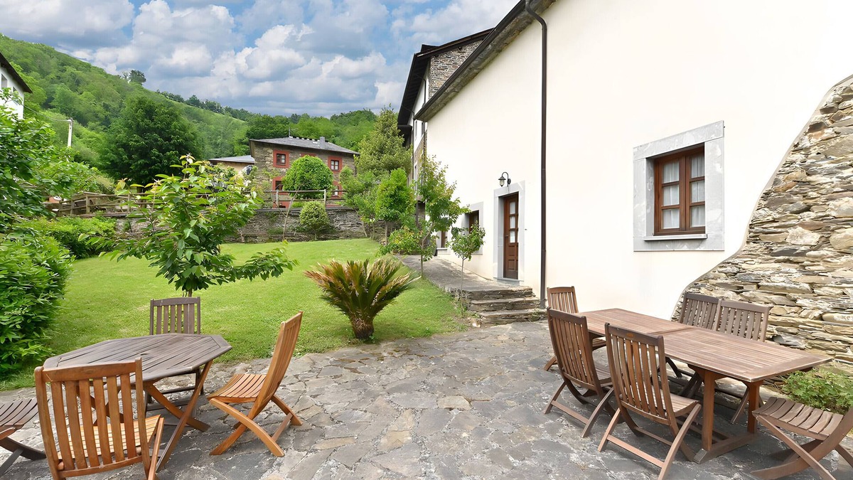 Cibuyo Apartment | Apartment 'Apartamento Narcea 1' with Mountain View, Private Terrace and Wi-Fi