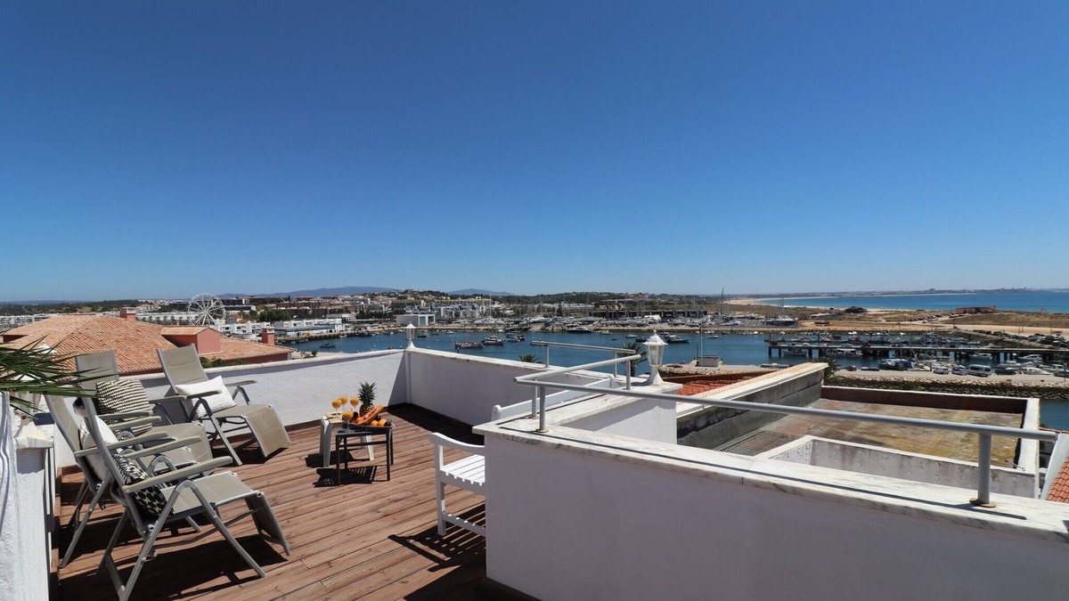 Lagos City Center Apartment | Apartment 'Apartamento Vista Marina' with Sea View, Private Terrace and Wi-Fi