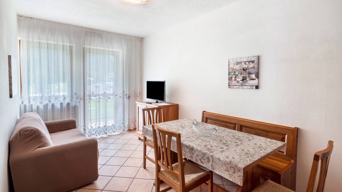 Rocca Pietore Apartment | Apartment 'Appartamento Bilocale 2' with Mountain View, Shared Garden and Wi-Fi