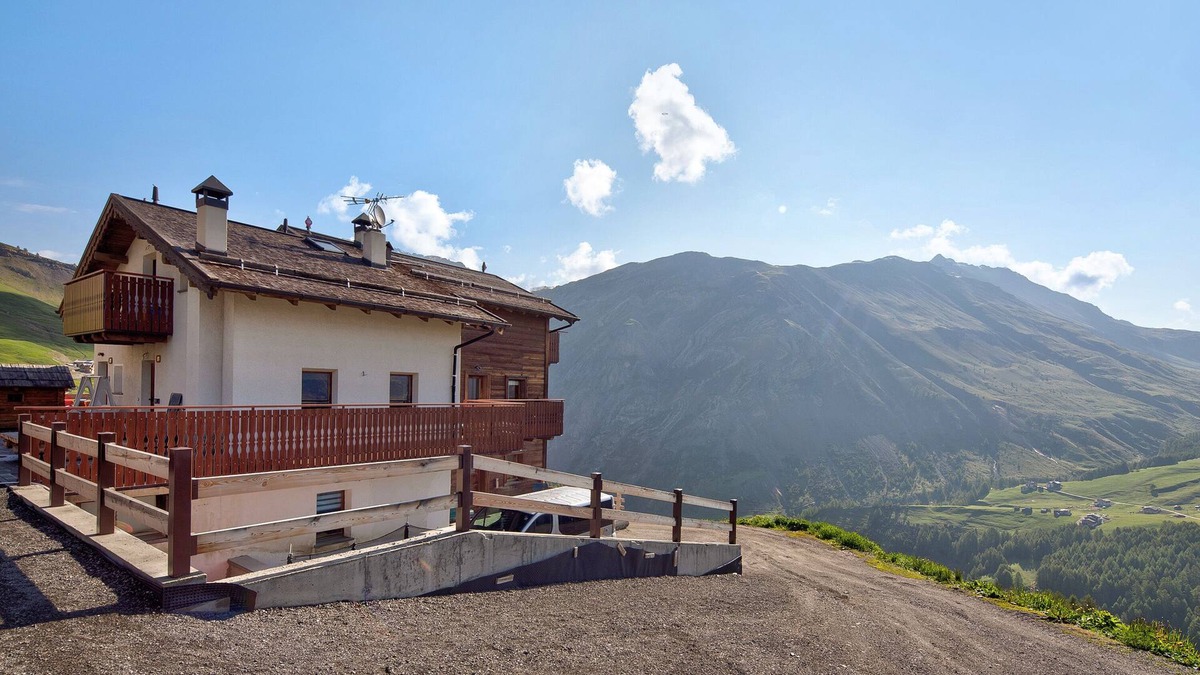 Gembre Apartment | Apartment 'Appartamenti Millenium Beige' with Mountain View, Shared Garden and Wi-Fi