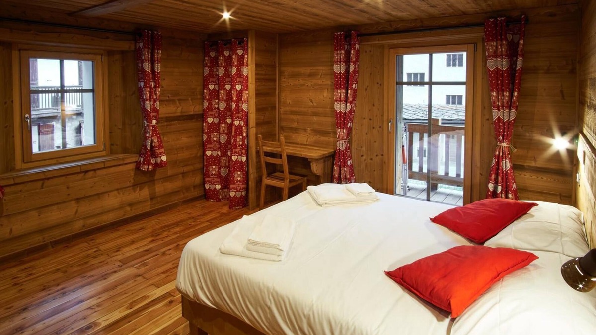 Cogne House | Apartment 'Appartamento 1' with Balcony and Wi-Fi