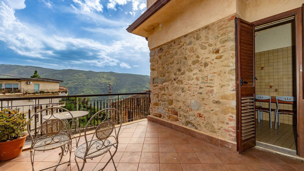 Ficarra Apartment | Apartment 'Appartamento 4 - Stanza 42' with Shared Terrace, Wi-Fi and Air Conditioning