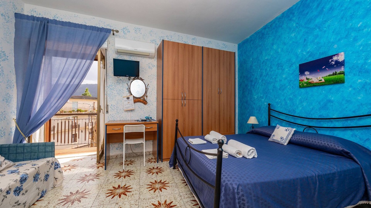 Ficarra Apartment | Apartment 'Appartamento 4 - Stanza 43' with Shared Terrace, Wi-Fi and Air Conditioning