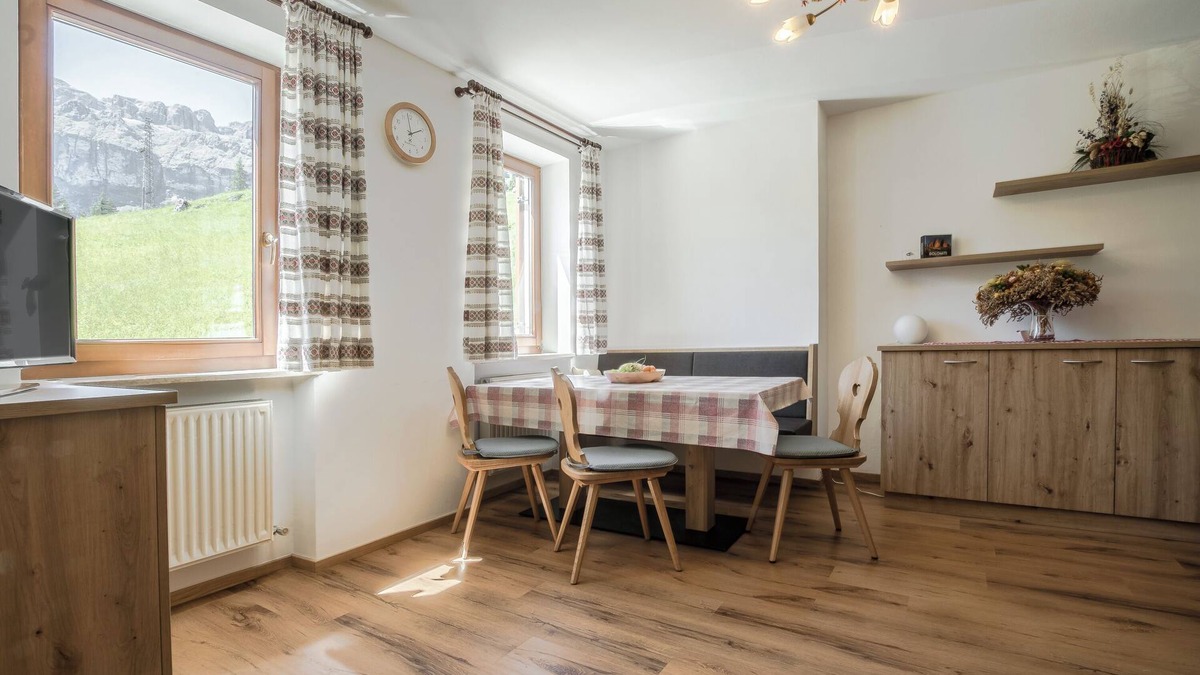 Arabba Apartment | Apartment 'Appartamento Sass Bece' with Private Garden and Wi-Fi